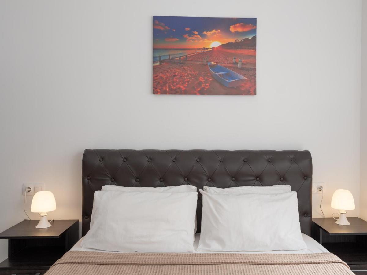Palm House Near Airport Apartment